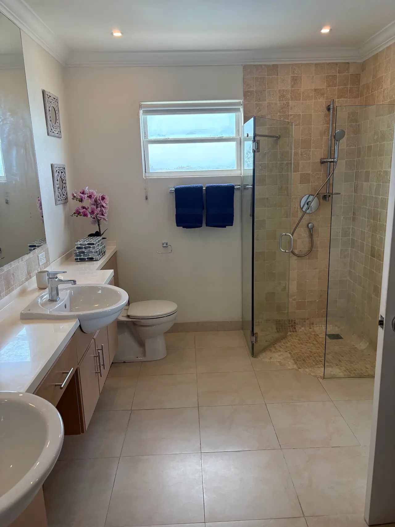 Master bathroom 2 41 SANDY HOOK – EXECUTIVE RENTAL
