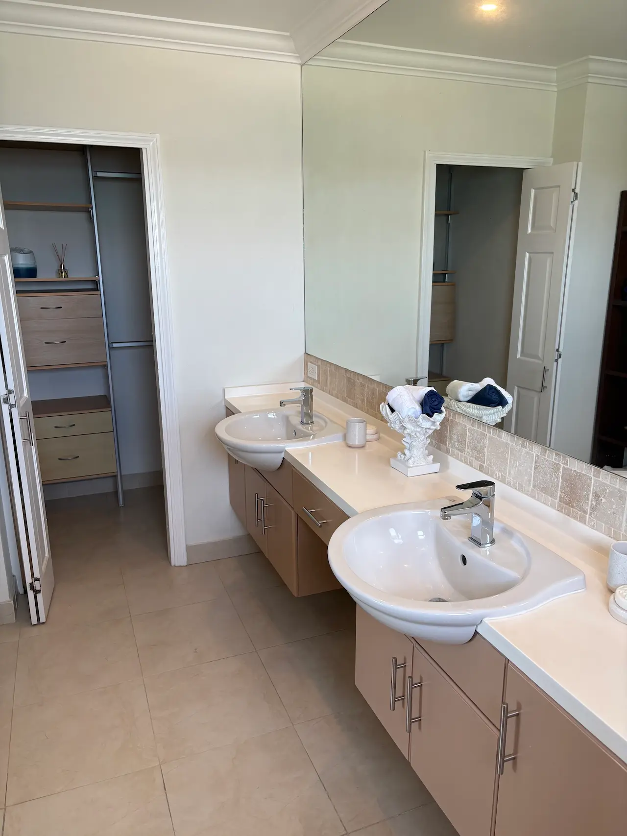 Master bathroom 3 41 SANDY HOOK – EXECUTIVE RENTAL
