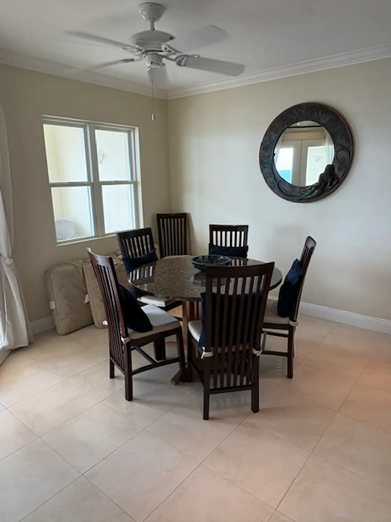 51 SH – Dining room 51 Sandy Hook